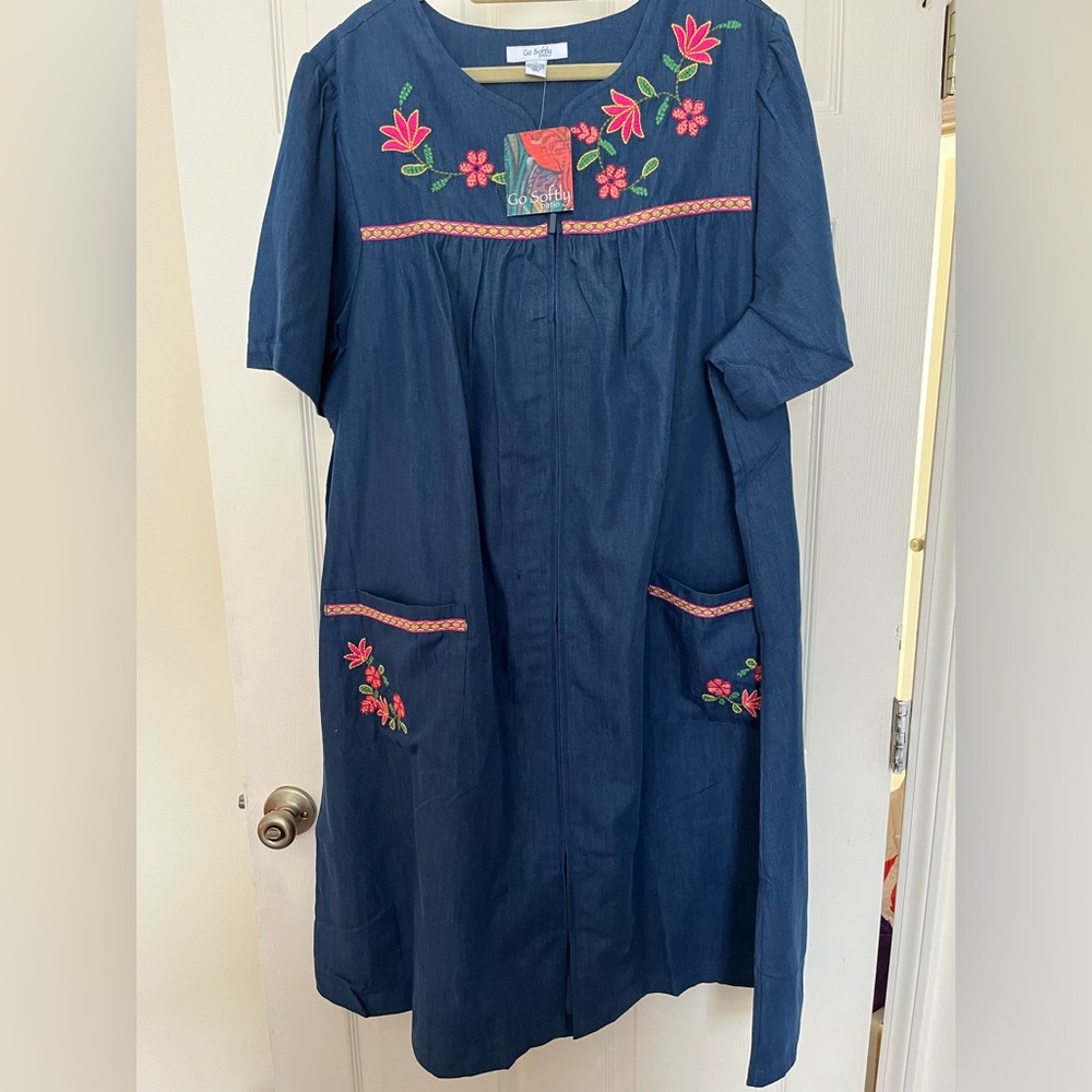Go Softly Patio Dress House Dress Size XL Chambray Zip Front Floral Embroidery